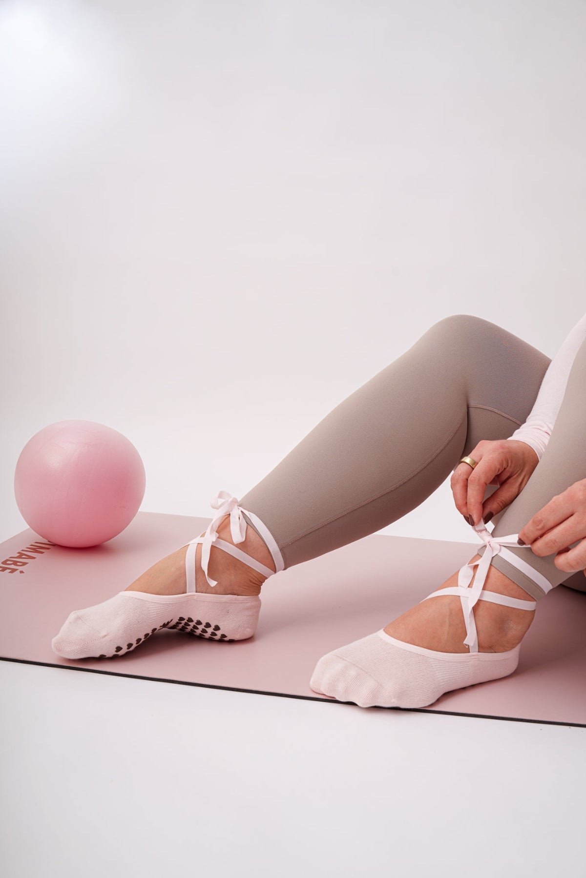 Grip Sock Ballet Babe Rosa mit braunen Grip 