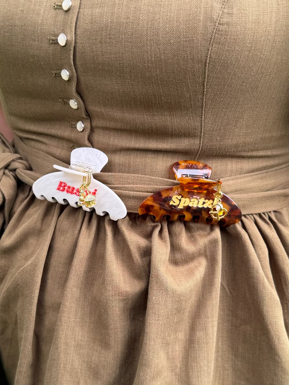 Karussel Schmuckanhänger Charm Haarspange Dirndl Tracht PIMABÉ