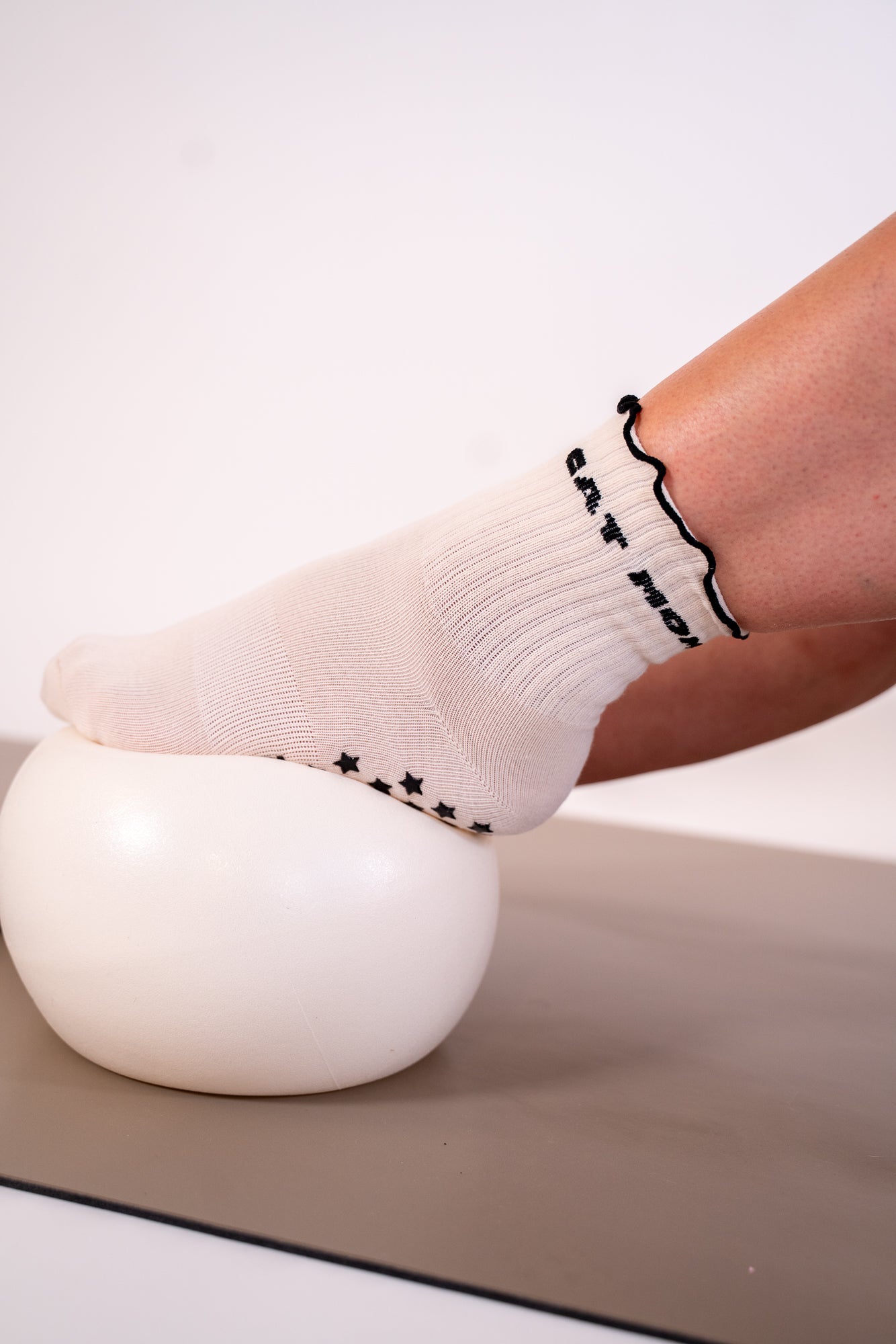 Grip Sock - Cat Mom von Pimabé – Sock für Reformer Pilates, – pilatessocken grippysocks pilates reformerpilates