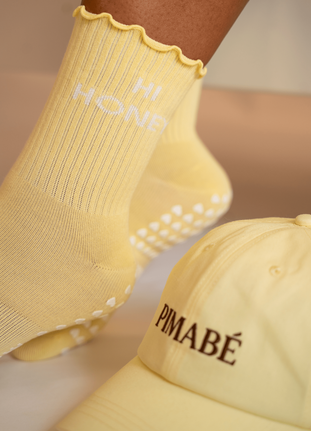 Ruffle Grip Sock - Hi Honey von Pimabé – Sock für Reformer Pilates, – pilatessocken grippysocks pilates reformerpilates
