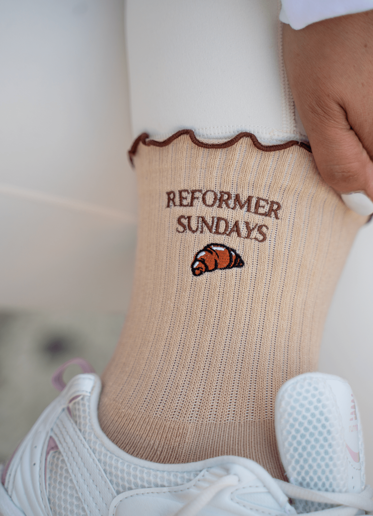 Ruffle Grip Sock - Reformer Sundays von Pimabé – Sock für Reformer Pilates, – pilatessocken grippysocks pilates reformerpilates